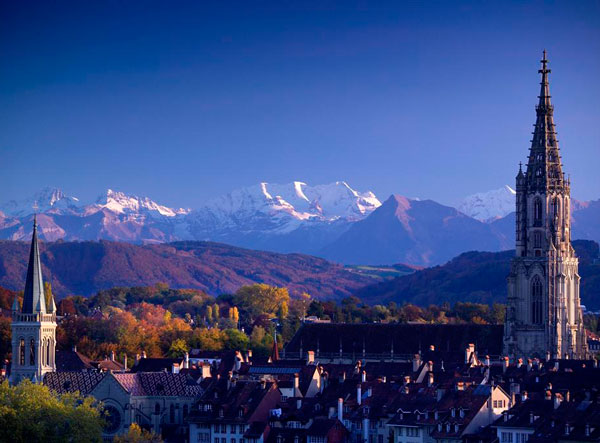 bern-panorama Bern gehört weltweit zu den Städten mit den meisten Naturoasen und wird nicht zuletzt deshalb regelmäßig unter die drei Städte mit der höchsten Lebensqualität gewählt